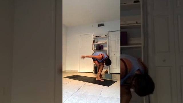 1 hour Yoga Class - Vinyasa Flow смотреть онлайн