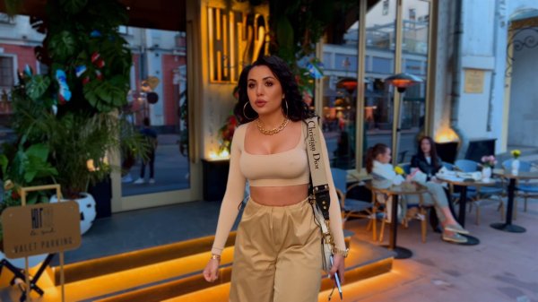 ⁴ᴷ ВЕЧЕРНЯЯ УЛИЧНАЯ ЖИЗНЬ В МОСКВЕ ?? Прогулки по улицам в воскресенье и богатая Русская молодежь