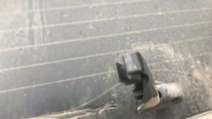 Замена задней щетки стеклоочистителя на Toyota Rav 4 IV