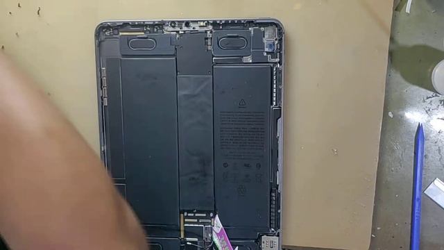iPad Pro 11 inch 2020 A2230 LCD Replacement смотреть онлайн