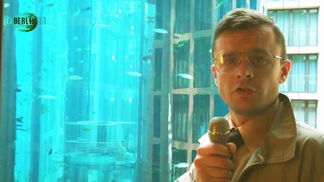World largest cylindrical aquarium смотреть онлайн