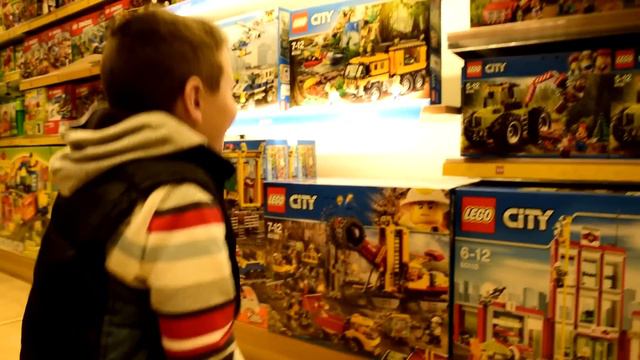 Бейблэйд в магазине игрушек/ VLOG /чемодан для BEYBLADE/ LEGO/ Roktavor Hasbro смотреть онлайн