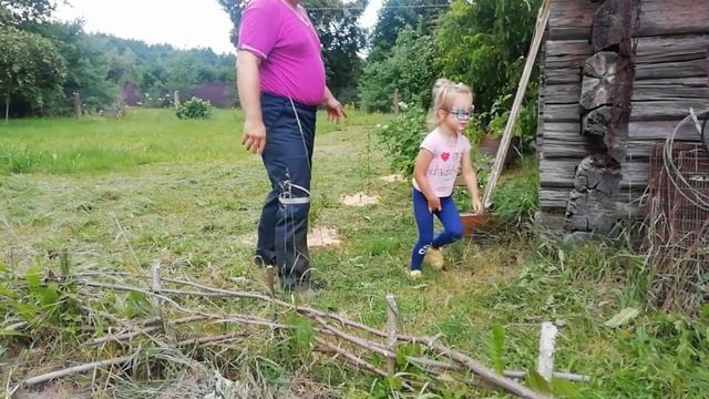 ДАЧА.НАТЯГИВАЕМ СЕТКУ РАБИЦУ. смотреть онлайн