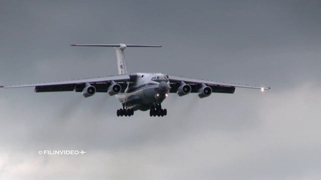 Ил-76 даёт угла. 180 кадров в секунду - ускоренная съёмка / Аэропорт Внуково