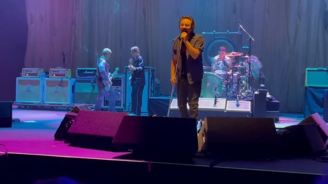 Eddie Vedder covers "Just Like Heaven" by The Cure in Las Vegas. Oct. 7, 2022 with The Earthlings. смотреть онлайн