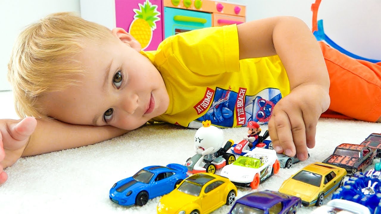 Мама учит Криса, делать утренние дела [Видео для детей]