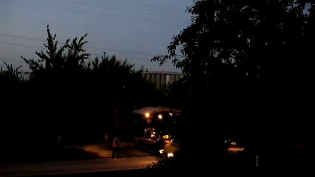 Асфальтирование дороги, ночью. смотреть онлайн