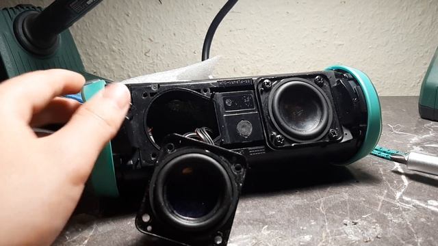 Replacing a JBL Flip 4 Driver TL ( How To) смотреть онлайн