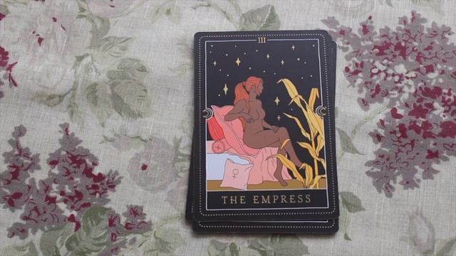 Unboxing the Moon Witch Tarot Cards смотреть онлайн