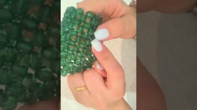 Как завязывать и спрятать узел 💚💚 #ручная_работа #сумкаизбусин #узел #завязать #зелёные #сумка смотреть онлайн