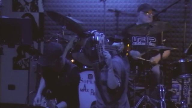 Doctor Wood 2015 04 10 KM298 LODI Sharp Dressed Man (ZZTop) (Max Pieri drums) смотреть онлайн