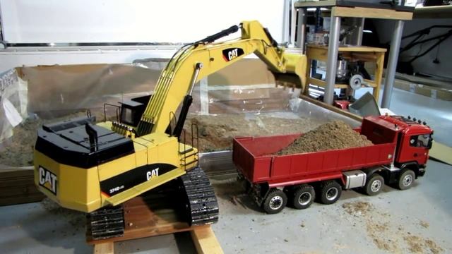 Cat 374D L loading tipper 2 смотреть онлайн