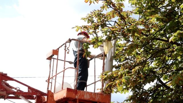 Практично и экономно! На ул. Притыцкого меняют осветительные приборы смотреть онлайн