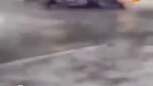 Молния попала в человека смотреть онлайн