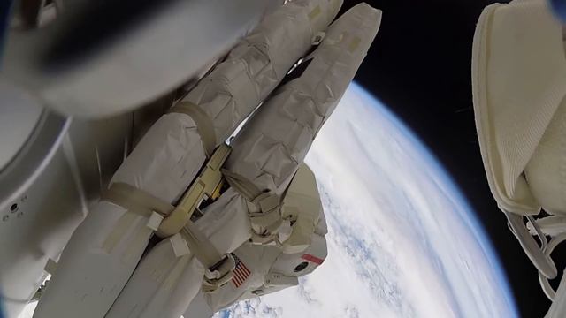 NASA Astronauts lose key piece of ISS Shield during Spacewalk - 4K with audio смотреть онлайн