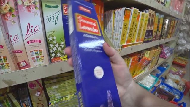 214. Шопинг в Супер Саи Базаре. Покупаю ароматические палочки. Путтапарти. Индия. смотреть онлайн