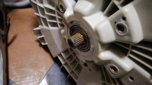 Замена подшипников в стиральной машине LG. Ремонт стиралки дома своими руками.