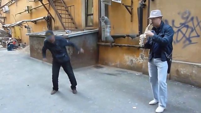 Саксофонист- "любитель" и чечёточник- "профессионал". смотреть онлайн
