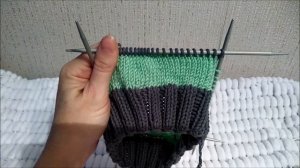 Простая шапка для мальчика спицами