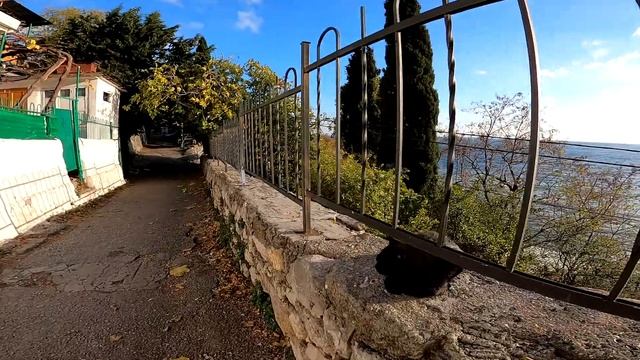 Гурзуф. Хаос из узких старых улочек. Это настоящая столица котиков в Крыму! смотреть онлайн