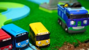 Учим цвета с Тайо Игрушки l Игра с цветом с тележкой l Радужный гараж трансформации