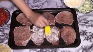 Вкусное и сочное мясо по французски в духовке из свинины с помидорами