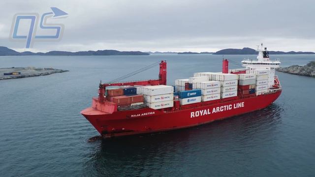 Royal Arctic Line (NAJA ARCTICA) pulling into Nuuk Port, Greenland by drone смотреть онлайн