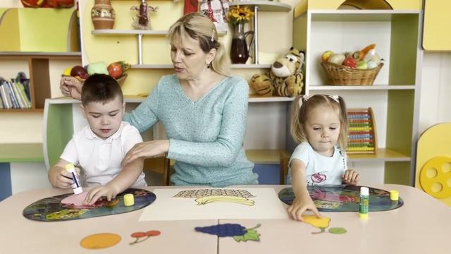''Кошик з фруктами'' (аплікація молодша група) смотреть онлайн