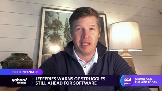 Tech analyst on setup into 2023: ‘Fasten your seatbelts’ смотреть онлайн