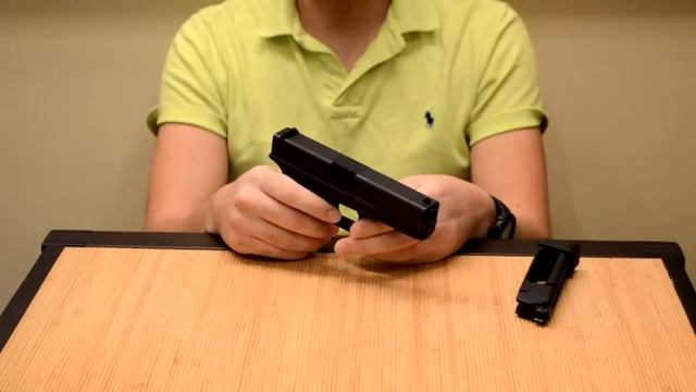 Обзор страйкбольных пистолетов GK Tactical Glock 18C и Premium Glock 17 со стальным затвором смотреть онлайн