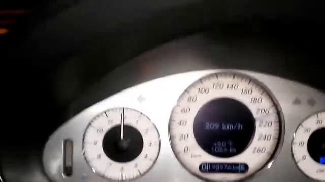 Mercedes Benz E500 W211 Acceleration