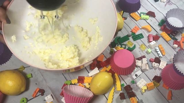 Lemon Cupcakes with Lemon Buttercream Frosting смотреть онлайн