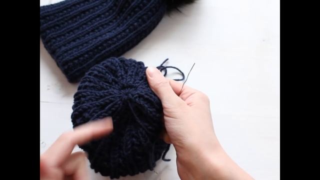 Шапка спицами / Удлиненная шапка / Как связать шапку узор "Зара" / Мастер - класс / смотреть онлайн