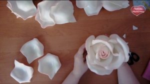 цветок розы из изолона, сборка на мед.контейнер. (рабочий процесс)
