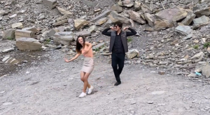 На Водопаде Супер Лезгинка 2023 Чеченская Зажигательная Девушка Танцует Кайфует ALISHKA Dance Music