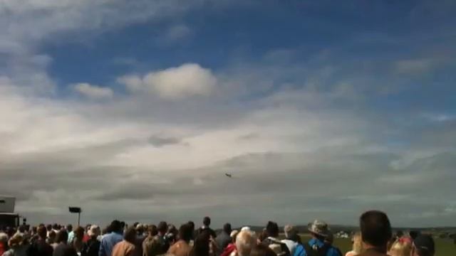 Loudest Vulcan Bomber fly past EVER смотреть онлайн
