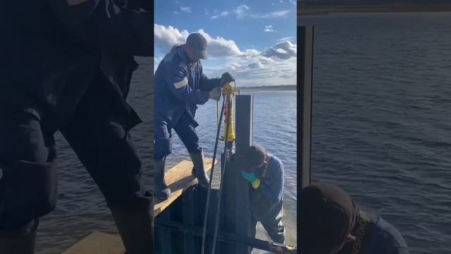 Монтаж шпунта ПВХ при помощи гидромолота. смотреть онлайн