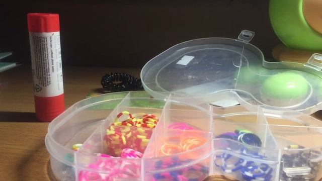 Как плести браслетики,кольца из резинок без рогатки смотреть онлайн