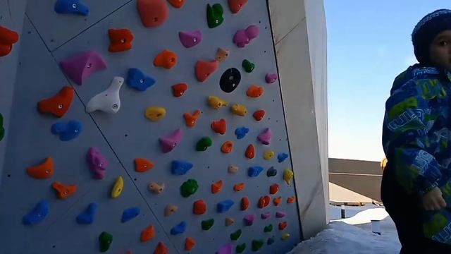 Новая детская площадка с кучей лазалок смотреть онлайн