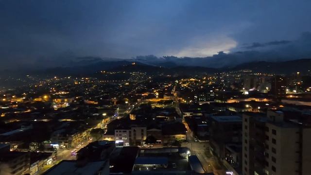 Cristo Rey Sunset in Cali, Colombia, Timelapse смотреть онлайн