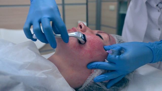 Лицо в маске