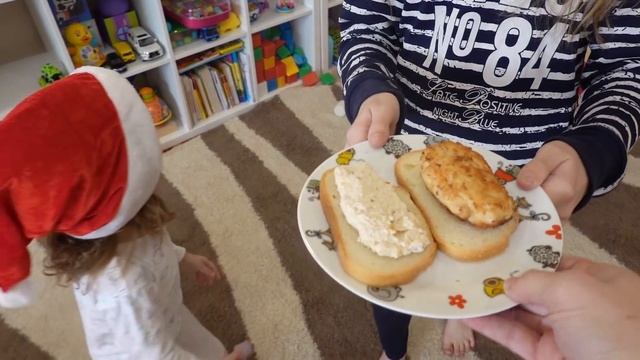 VLOG Куча домашних дел. Алиса начала есть мясо смотреть онлайн