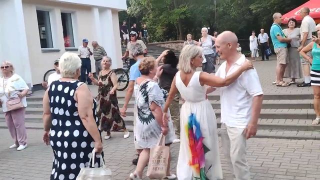 Я танцую........20.08.23 Гомель парк Луначарского ? смотреть онлайн