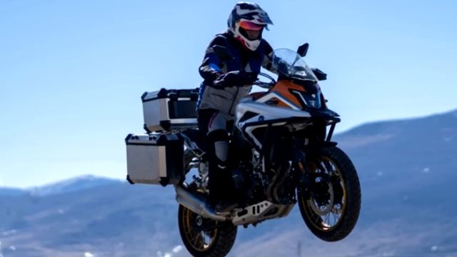 Nova 525 ADV 2023 Tem Configuração De BMW E Custa Metade Do Preço De Uma CB 500X, Além De Ser Linda