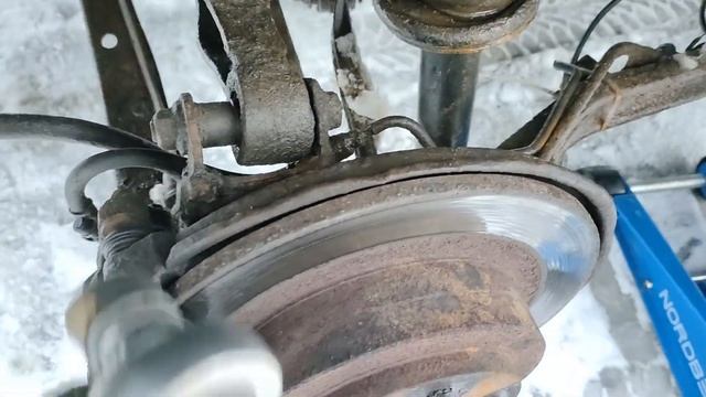 Subaru Outback 2000-2003 Снимаем Задние Стойки смотреть онлайн