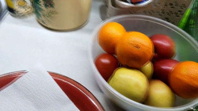 Домашний влог без прикрас! Жарю драники из картошки и моркови. Сею микрозелень. Маска и закат. смотреть онлайн