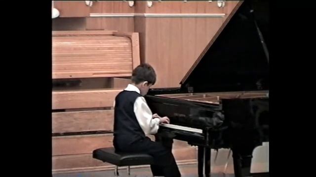 Даня - 5кл. Григ В горах Соло концерт Орган. зал 13.04.2003.mp4 смотреть онлайн