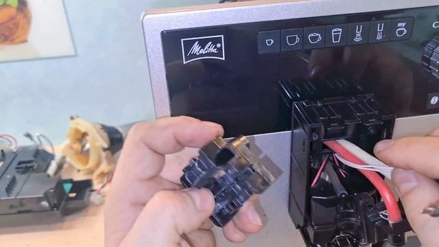 Melitta caffeo Ci Komplett Geöffnet kaffeeauslauf Antrieb der Brühgruppe Mahlwerk Steuerplatine uvm смотреть онлайн