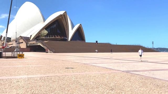 Opera House and Harbour Bridge in Sydney смотреть онлайн