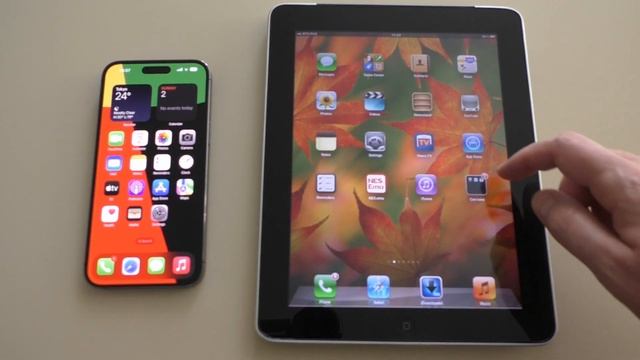 Apple iPhone 14 Pro Max vs iPad 2010 Incoming Call смотреть онлайн